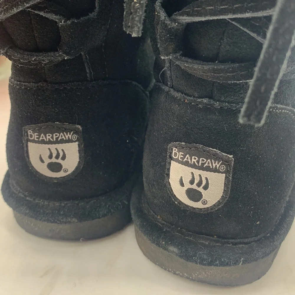 Bearpaw Girls Black Suede Shin High Winter Boots Lace Up Back Size 1. WRB3935H